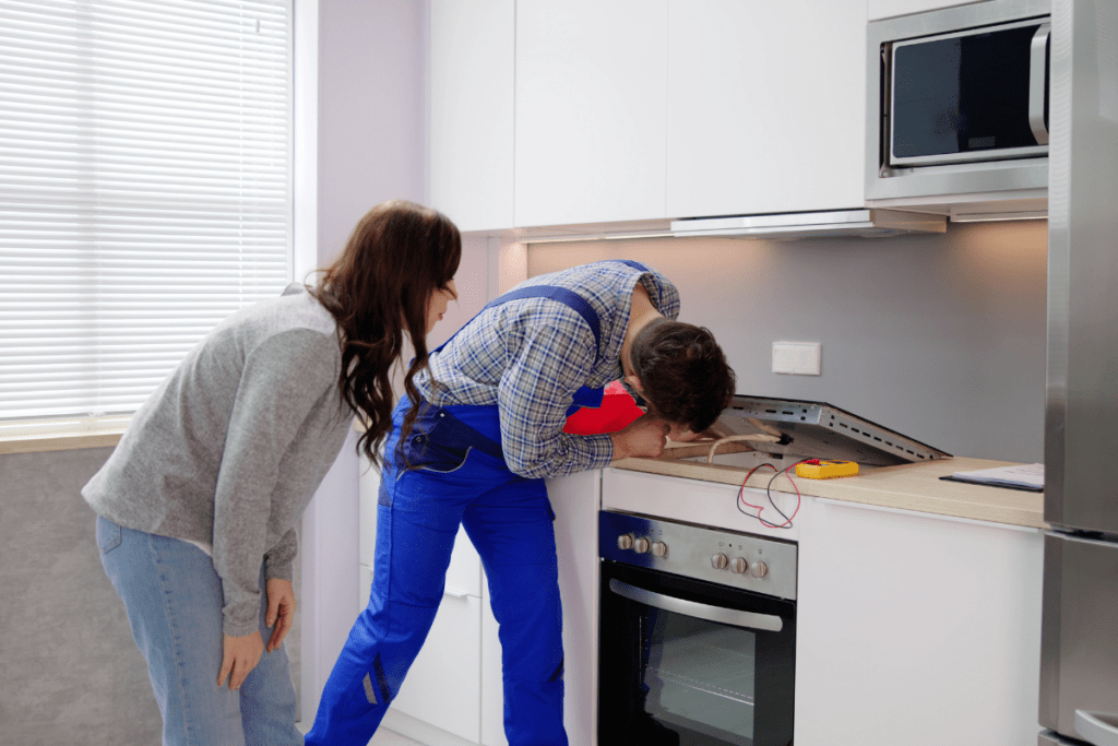 Technician for Cooktop Repair with homeowner